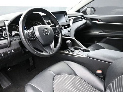Used 2023 Toyota Camry SE image 18