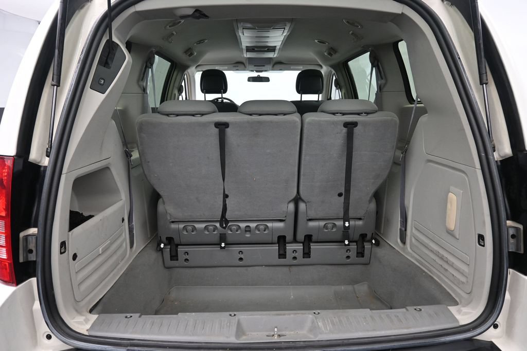 Used 2010 Chrysler Town & Country Touring FWD image 23