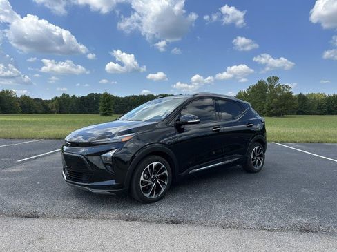 Used 2023 Chevrolet Bolt EUV Premier image 1