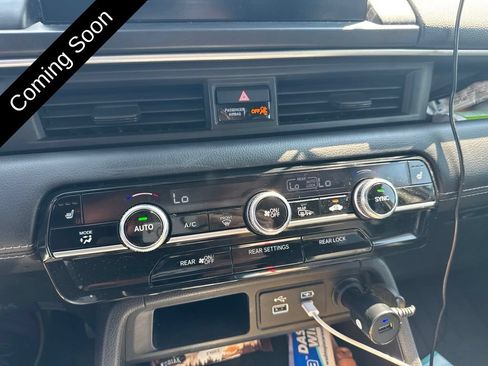 Used 2025 Honda Pilot Touring image 15