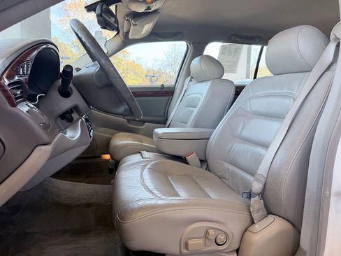 Used 2002 Cadillac De Ville Sedan 4D w/ Comfort/Convenience Pkg image 9