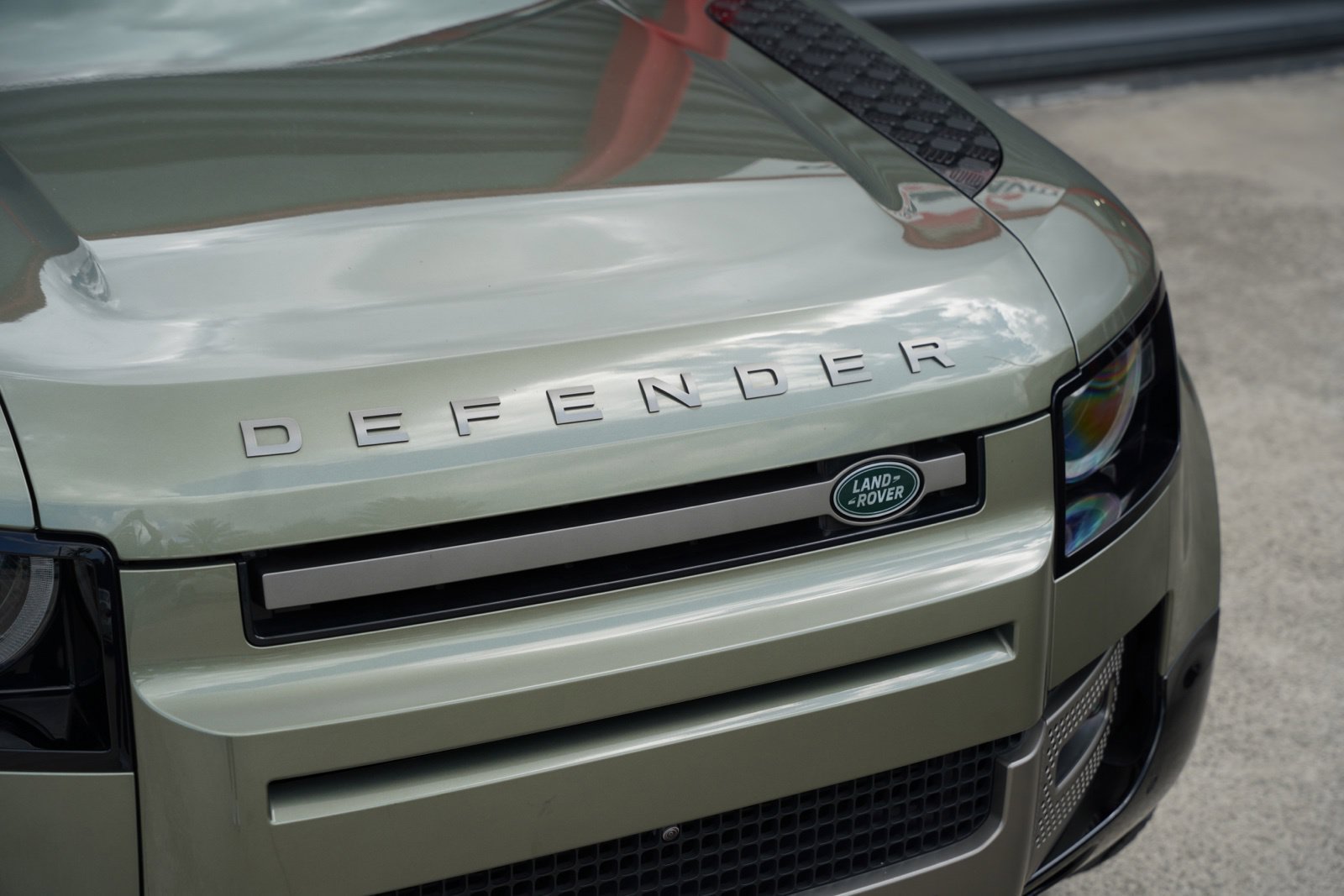 Used 2024 Land Rover Defender 90 X-Dynamic SE AWD/4WD image 8