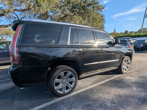Used 2019 Cadillac Escalade Premium Luxury image 7