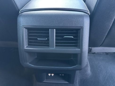 Used 2022 Volkswagen Atlas Cross Sport SE image 39