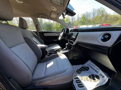 Used 2018 Toyota Corolla LE FWD image 12