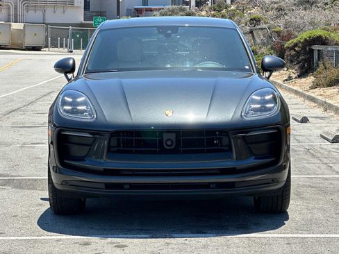 Used 2025 Porsche Macan image 11
