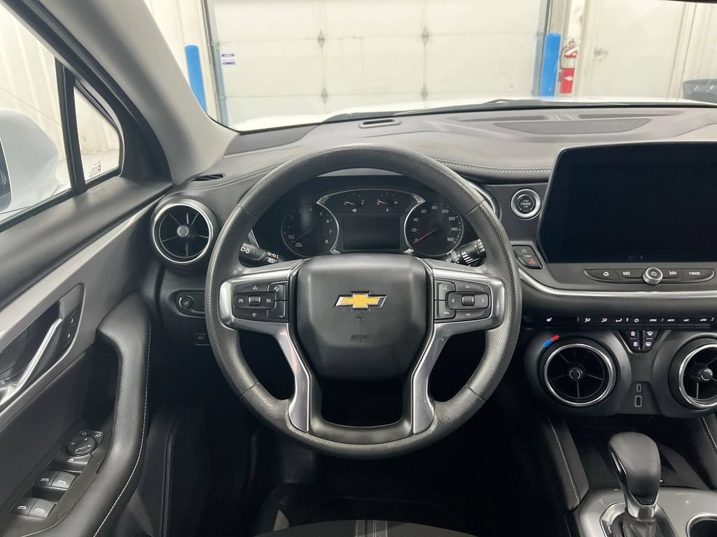 Used 2024 Chevrolet Blazer LT w/ Convenience Package FWD image 11