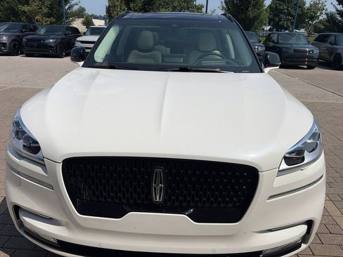 Used 2023 Lincoln Aviator Black Label AWD/4WD image 2