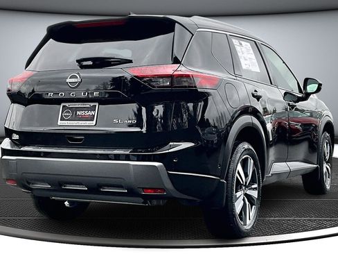 Used 2024 Nissan Rogue SL image 6