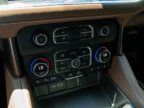 Used 2023 Chevrolet Tahoe High Country AWD/4WD image 14