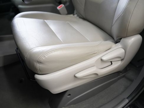 Used 2020 Toyota Sienna L image 27