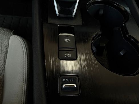 Used 2025 Nissan Rogue SV FWD image 23