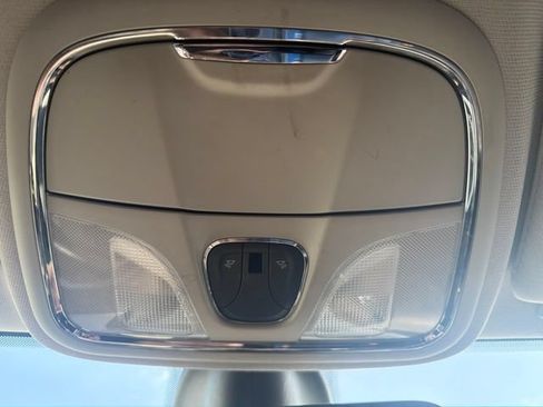 Used 2020 Jeep Cherokee Limited FWD image 36