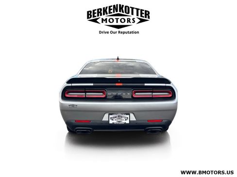 Used 2015 Dodge Challenger R/T Plus RWD image 4
