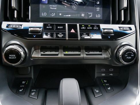 Certified 2025 Lexus LX 700h Luxury w/ Appearance Package AWD/4WD image 23