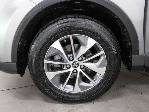 Used 2018 Toyota RAV4 LE AWD/4WD image 27