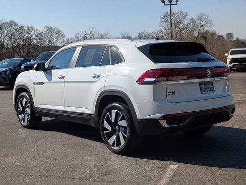 Used 2025 Volkswagen Atlas Cross Sport SE w/ Panoramic Sunroof Package image 7