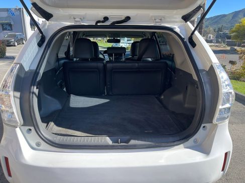 Used 2012 Toyota Prius V Five image 10
