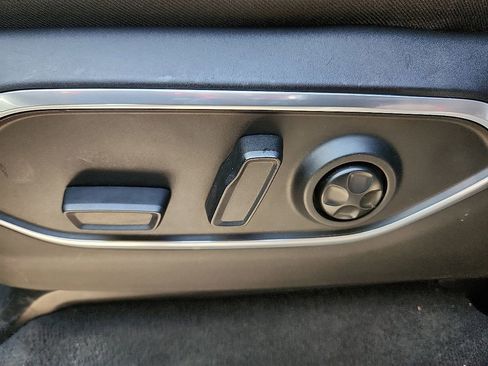 Used 2024 Jeep Wagoneer L Series II image 8