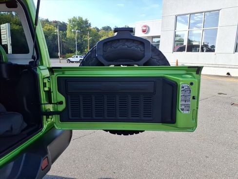 New 2025 Jeep Wrangler Unlimited Rubicon w/ Technology Group image 7