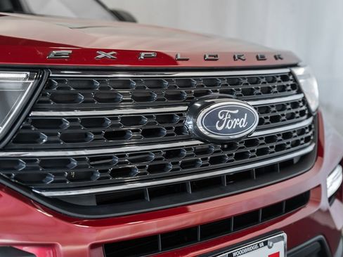 Used 2021 Ford Explorer XLT w/ Equipment Group 202A AWD/4WD image 12