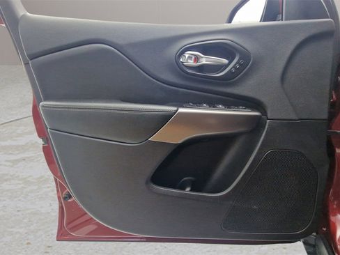 Used 2019 Jeep Cherokee Limited image 14