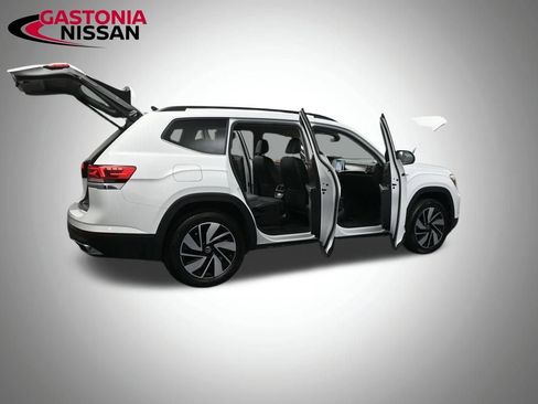 Used 2024 Volkswagen Atlas SE image 37