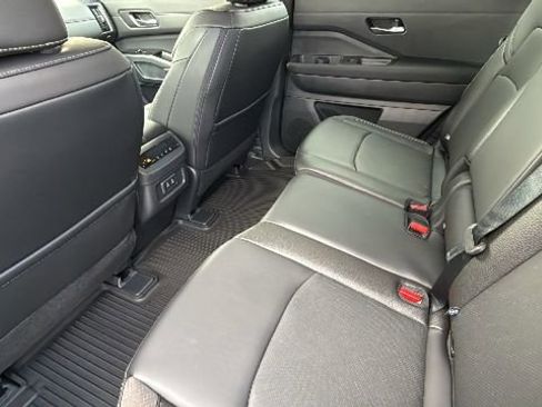New 2026 Nissan Pathfinder SL image 24