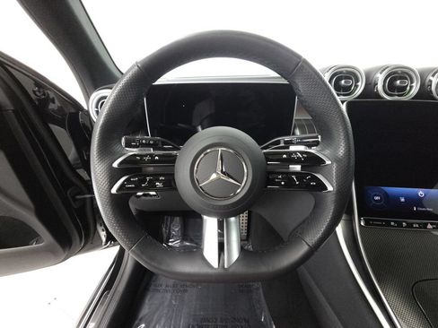 Used 2025 Mercedes-Benz GLC 350e 4MATIC image 12
