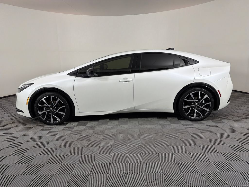 Used 2024 Toyota Prius Prime FWD image 6