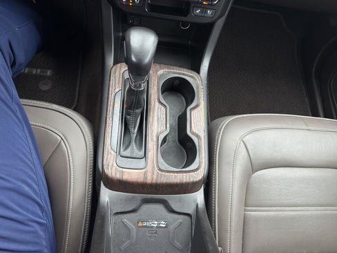 Used 2022 GMC Canyon Denali image 14