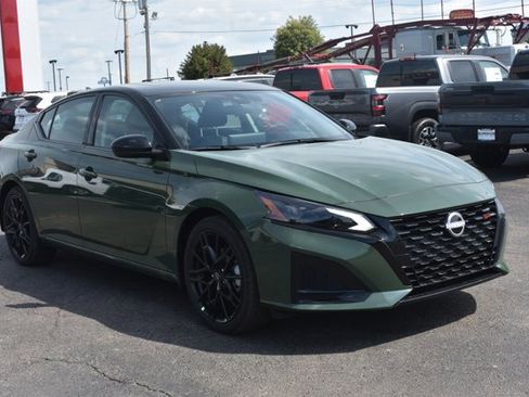 New 2026 Nissan Altima 2.5 SR w/ SR Midnight Edition Package FWD image 3
