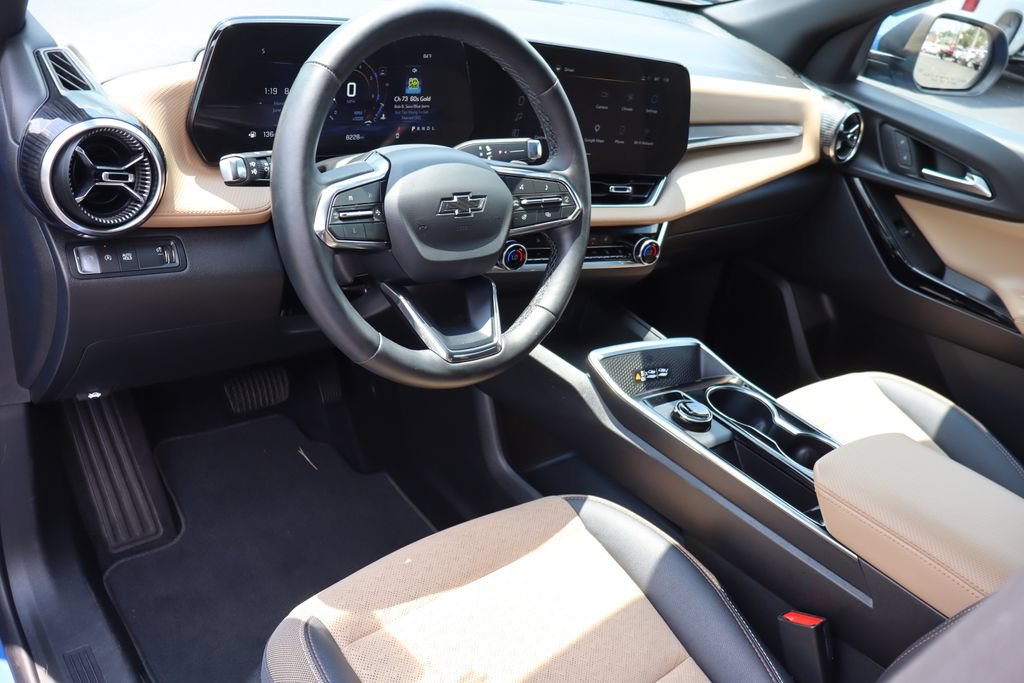 Used 2025 Chevrolet Equinox ACTIV w/ Safety and Technology Package FWD image 5