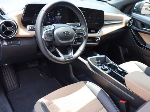 Used 2025 Chevrolet Equinox ACTIV w/ Safety and Technology Package FWD image 5