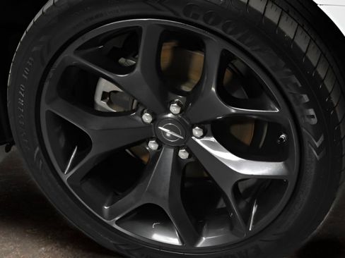 Used 2023 Chrysler 300 Touring w/ Sport Appearance Package image 39