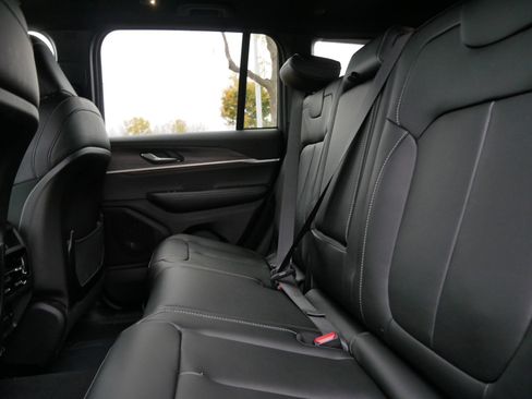 New 2025 Jeep Grand Cherokee Limited image 10