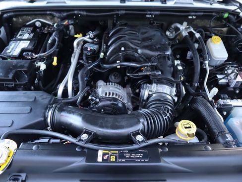 Used 2017 Jeep Wrangler Unlimited Sahara w/ Dual Top Group image 27