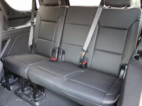 Used 2023 GMC Yukon SLT w/ SLT Premium Package image 7