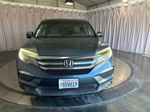 Used 2017 Honda Pilot EX image 2