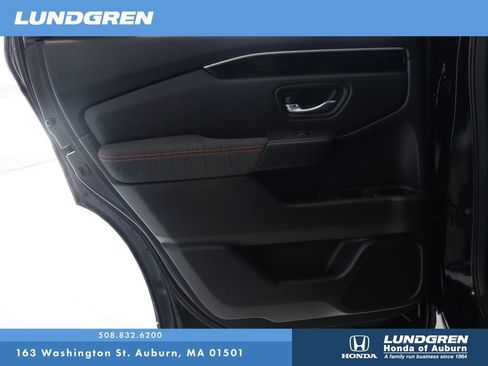 Used 2025 Honda Pilot Sport image 12
