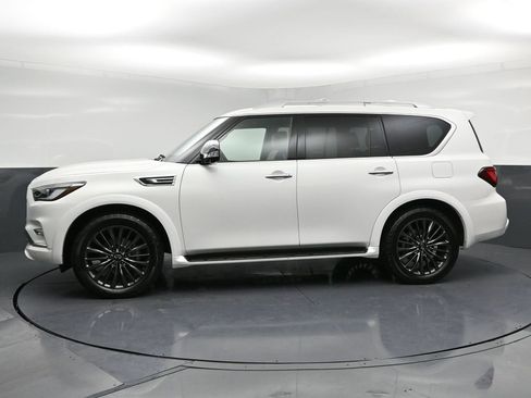 Used 2023 INFINITI QX80 Sensory w/ All-Season Package image 2