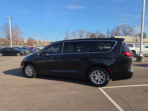Certified 2023 Chrysler Pacifica Touring-L FWD image 3