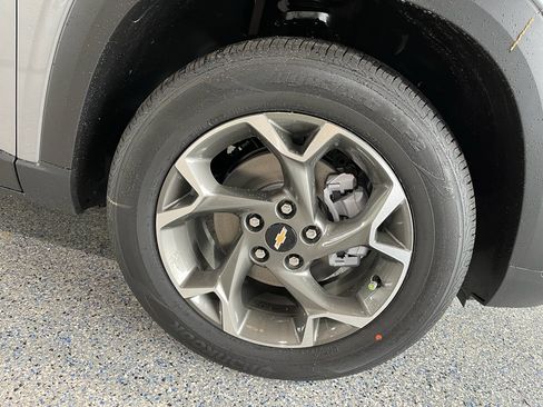 Used 2026 Chevrolet Trax LT FWD image 34