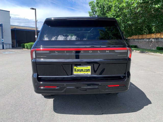 New 2026 Lincoln Navigator Reserve AWD/4WD image 4