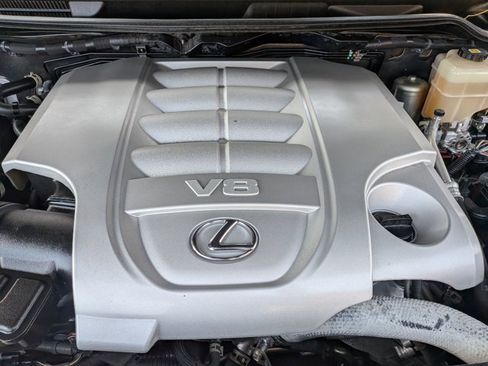 Used 2021 Lexus LX 570 4WD w/ Luxury Package image 23