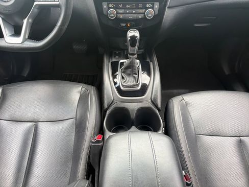 Used 2020 Nissan Rogue SL FWD image 14
