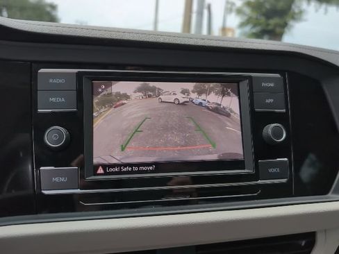 Used 2023 Volkswagen Jetta SE w/ Panoramic Sunroof Package FWD image 18