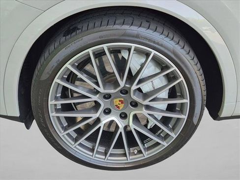 Used 2021 Porsche Cayenne Turbo AWD/4WD image 25