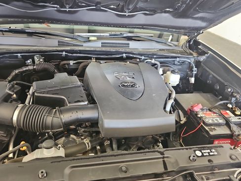 Used 2019 Toyota Tacoma Limited image 14