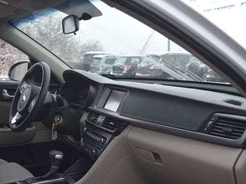 Used 2018 Kia Optima LX w/ 17" Alloy Wheels Package image 10